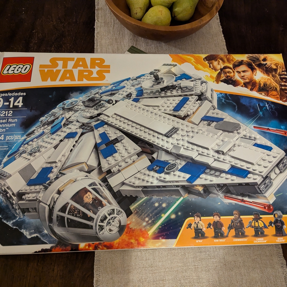 LEGO Star Wars Kessel Run Millennium Falcon Set - White and Blue